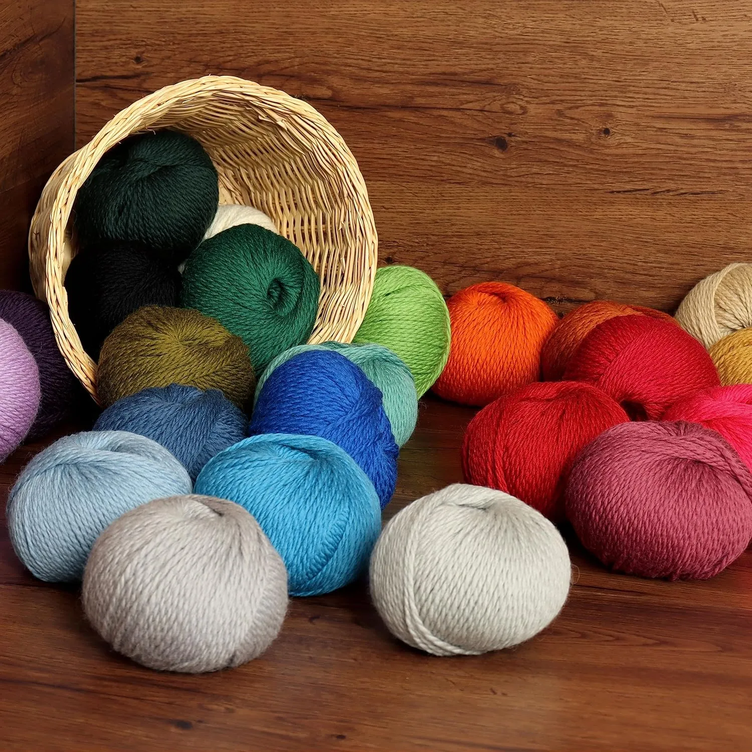 100% Highland Wool Yarn - Sourced Directly from Peru - Heavenly Soft and Perfect for Knitting and Crocheting (Alabaster White, Worsted)