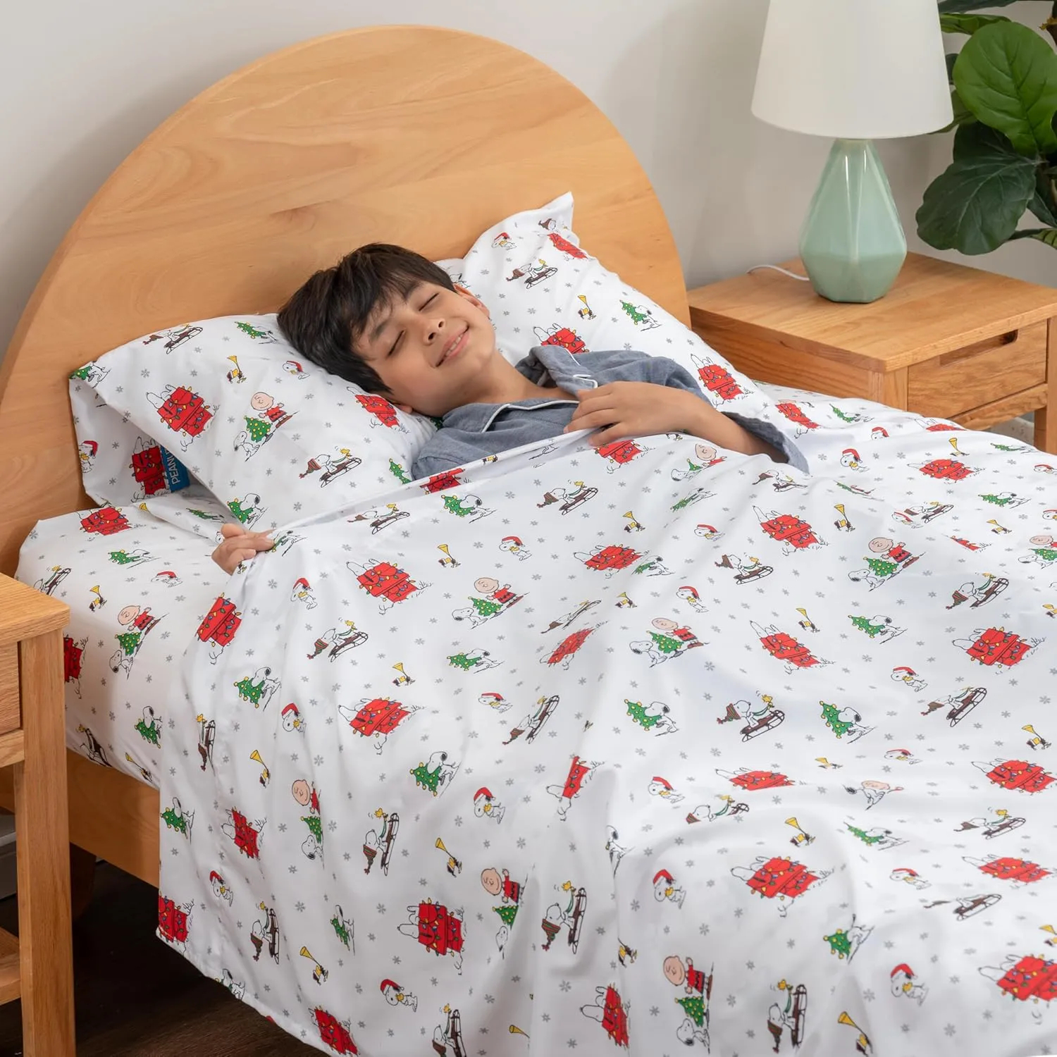 Berkshire Blanket Peanuts® Kids Sheet Set Full Size - 4 Pieces,Cute Character Snoopy Printed Soft Microfiber Bed Sheets,Holiday Helpers Sheet White