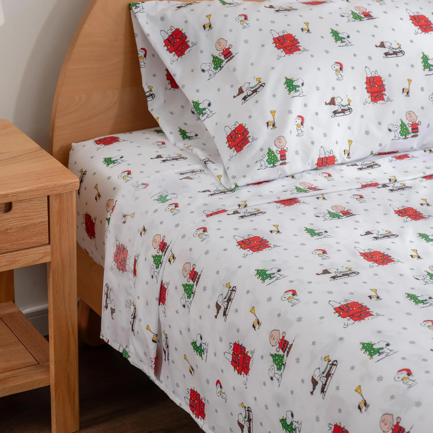 Berkshire Blanket Peanuts® Kids Sheet Set Full Size - 4 Pieces,Cute Character Snoopy Printed Soft Microfiber Bed Sheets,Holiday Helpers Sheet White