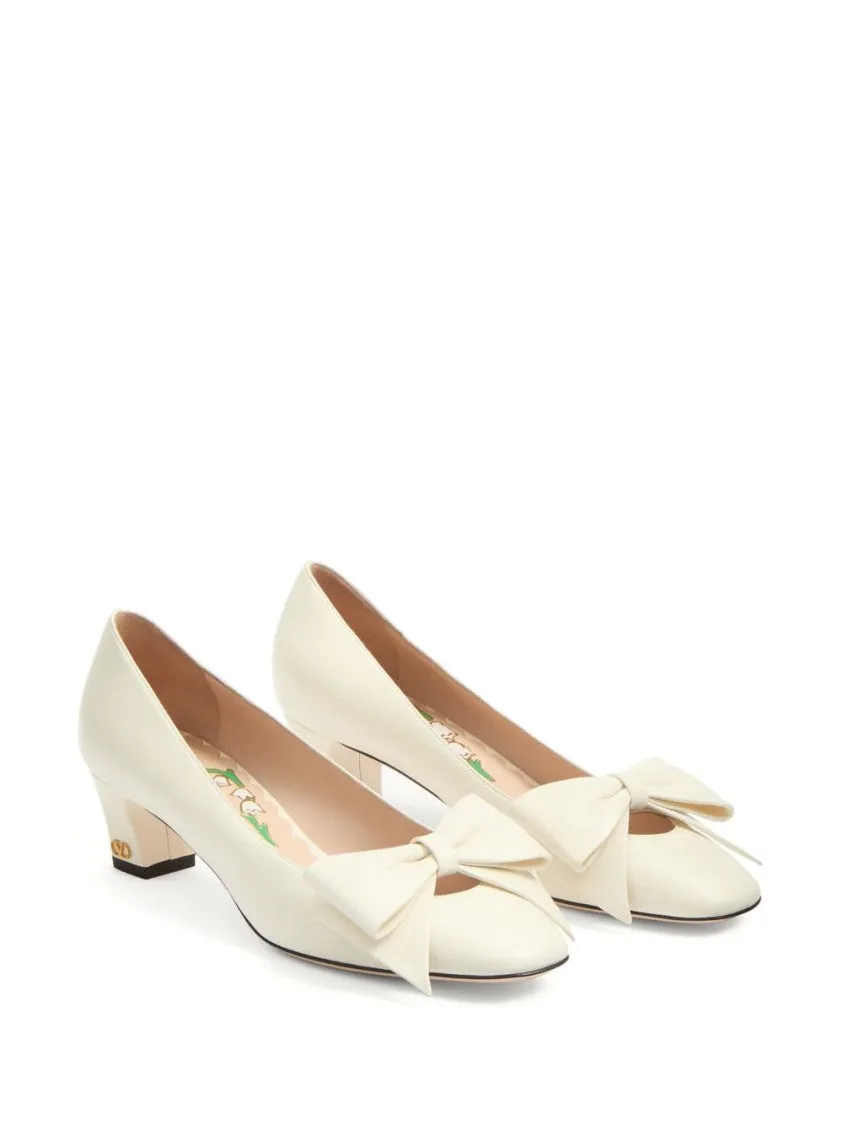 Bow Detail White Leather Pumps With Signature V Logo