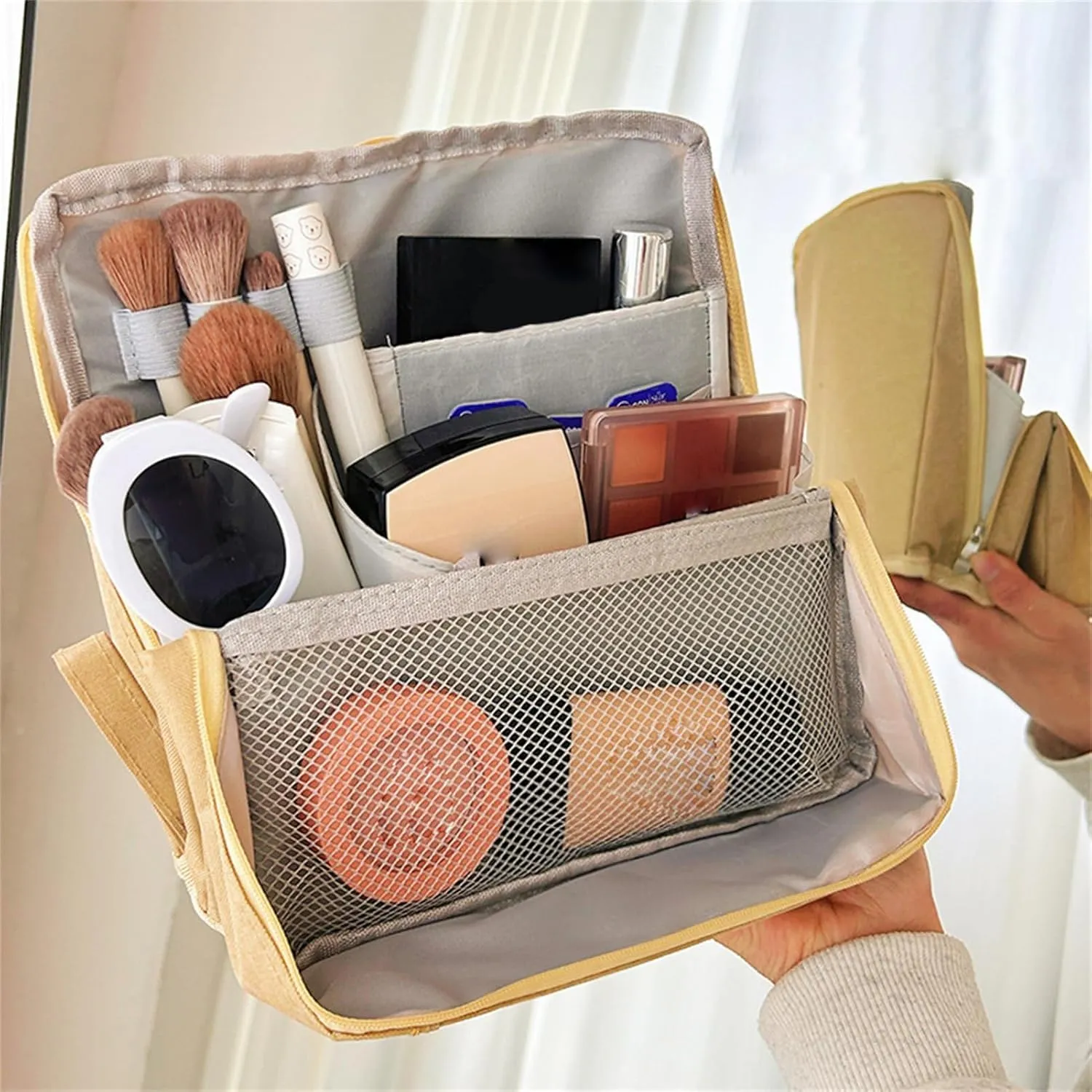 Doresty Makeup Bag, Standing Makeup Bag, Portable Large Capacity, Stand Up Make Up Bag with Mirror, Waterproof Oxford Cloth Cosmetic Organizer with Compartments, for Women & Girls (Peacock blue)