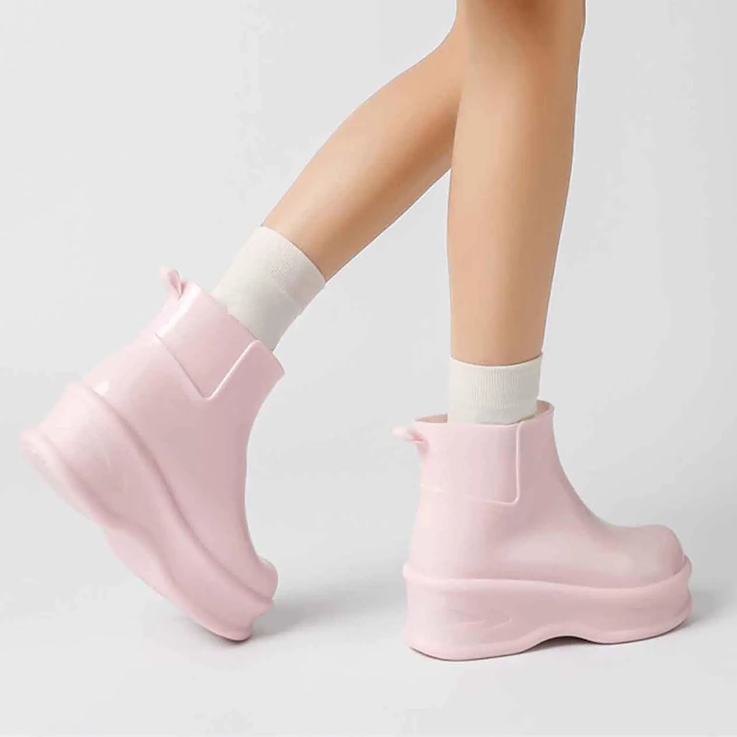 Durable Women's Rain Shoes Thick Sole Footwear Rainy Days Perfect Outdoor Activities Stylish and Rain Boots with Dogs