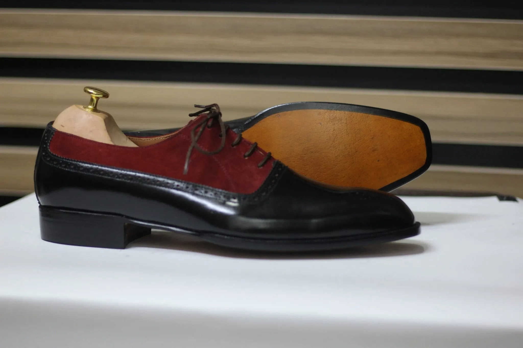 Handmade Oxford Two Tone Leather and Suede Lace Up Shoes for Men.