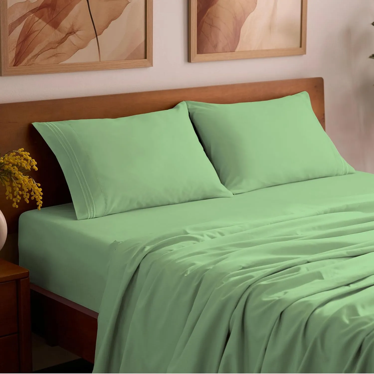 Mellanni Queen Sheets Set - 4 PC Iconic Collection Bedding - Hotel Luxury, Extra Soft, Cooling Bed Sheets - Wrinkle, Fade, Stain Resistant (Queen, Pistachio)