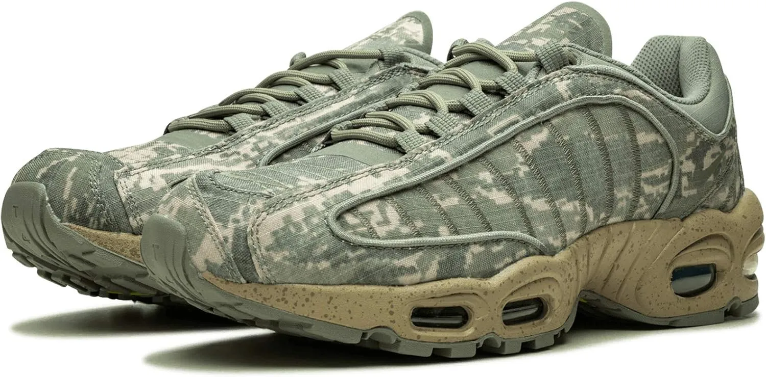 Nike Men's Sneaker Running Shoe, Women US 16