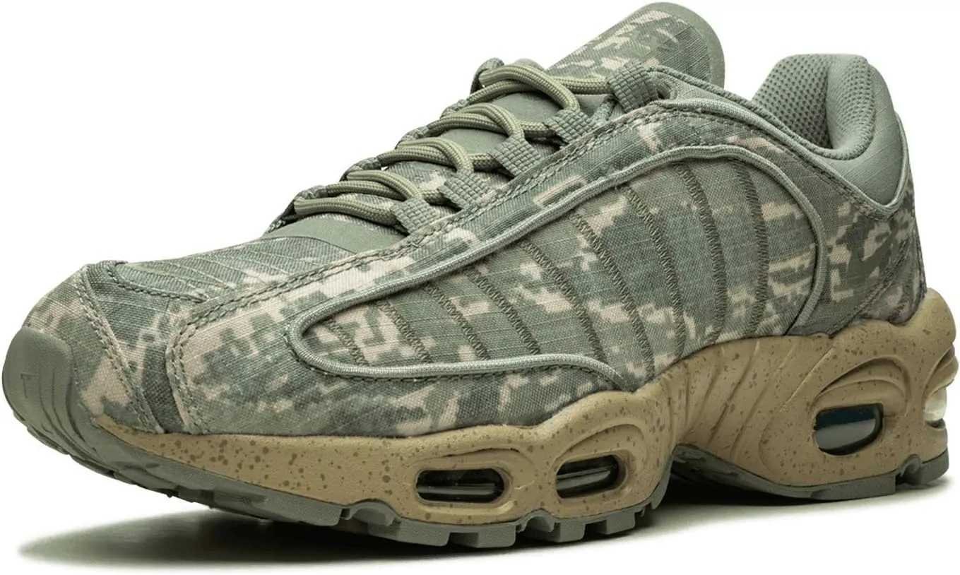 Nike Men's Sneaker Running Shoe, Women US 16