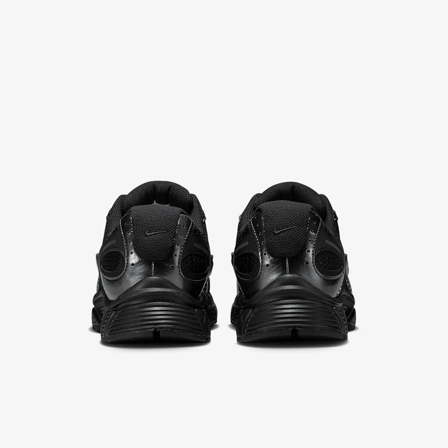 Nike Men's V5 Runner Sneaker