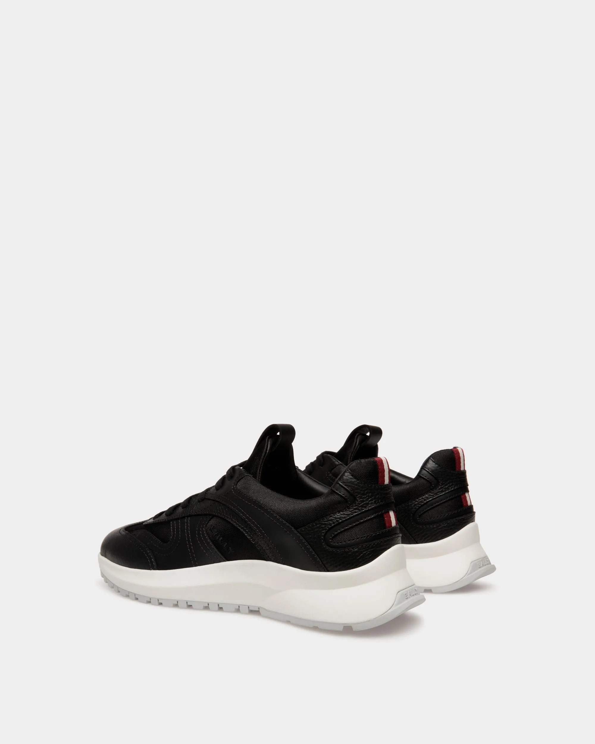 Outline Sneaker In Black And White Leather And Nylon