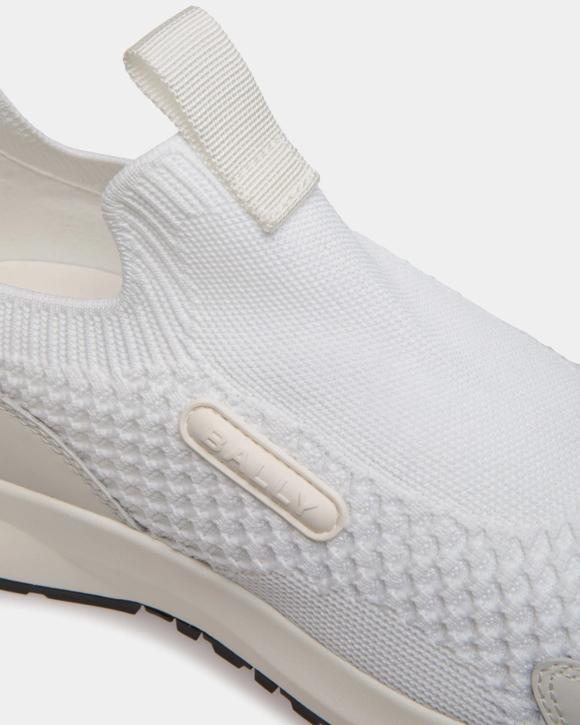 Outline Sneaker In White Knit