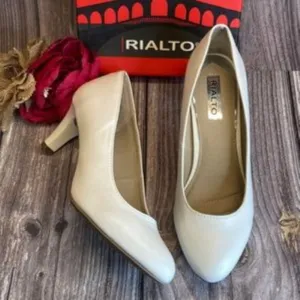 RIALTO Choffel White Faux Leather Pumps 8.5M
