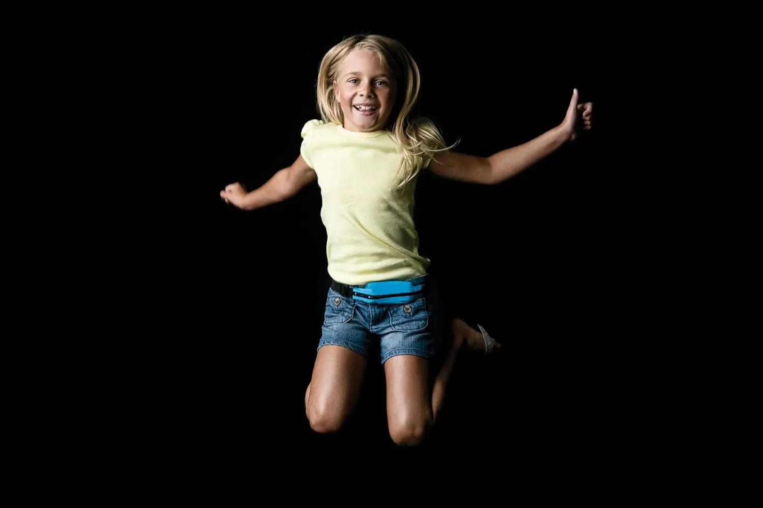 SPIbelt Kids Pocket Belt, Expandable Pocket, Adjustable Waist, No Bounce, No Logo Band, Red with Black Zipper