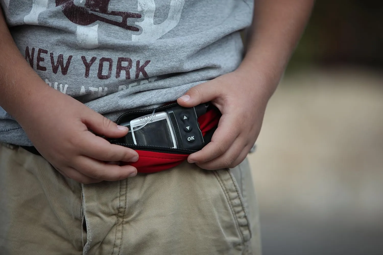 SPIbelt Kids Pocket Belt, Expandable Pocket, Adjustable Waist, No Bounce, No Logo Band, Red with Black Zipper